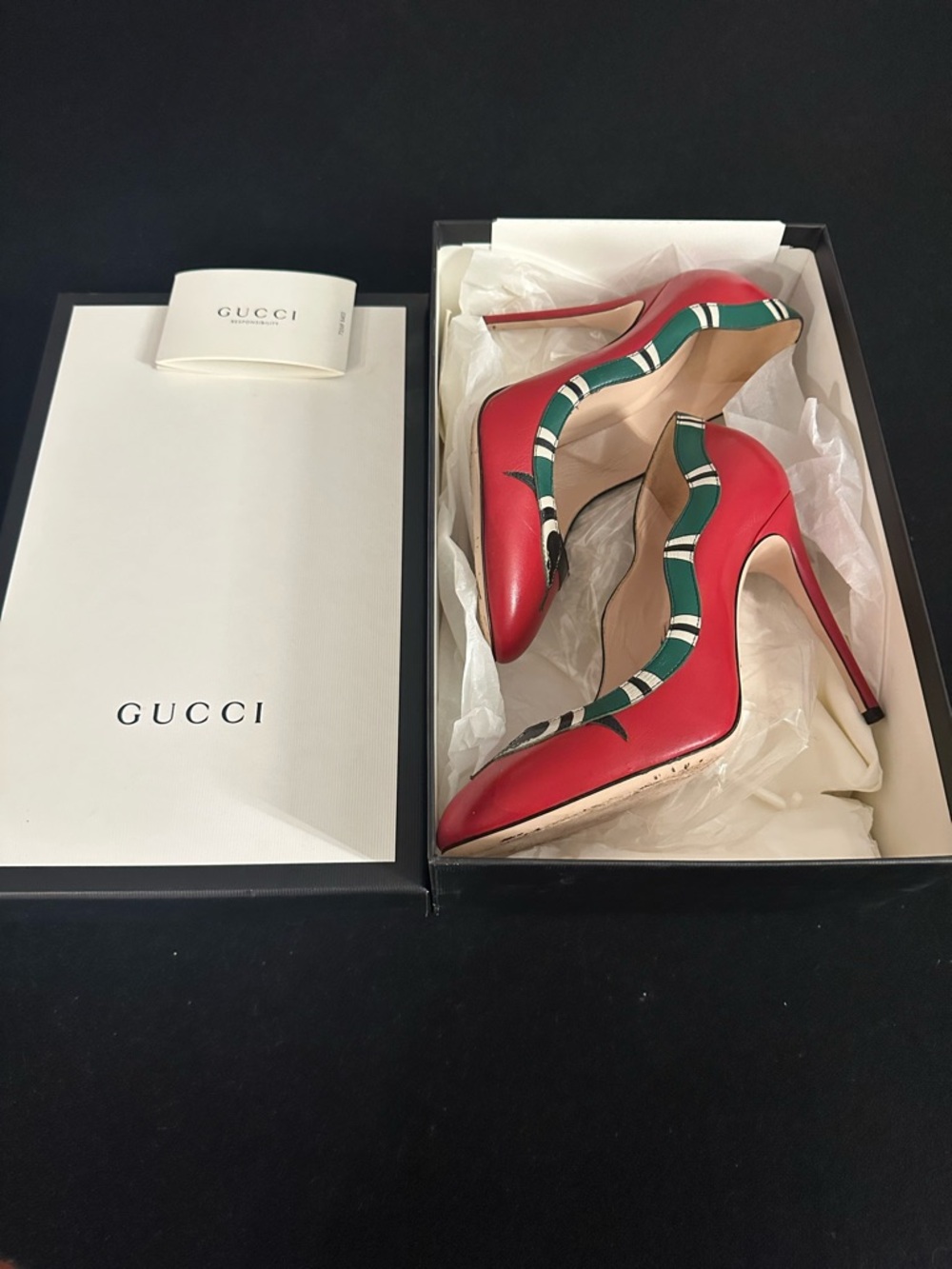 Gucci Red Leather Pumps with Green and White Snake Motif - Picture 5 of 6